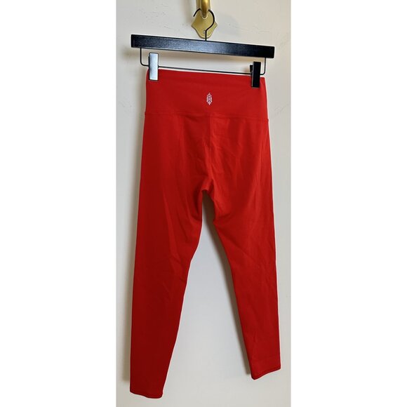 FREE PEOPLE Movement Never Better 7/8 Length Leggings in Winterberry Size Small - Picture 8 of 15